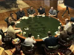 Prabowo Matangkan Transformasi Industri Tekstil dan Chip Otomotif Presiden RI Prabowo Subianto memimpin rapat terbatas yang membahas penguatan transformasi industri di sektor tekstil hingga chip otomotif di kediamannya kawasan Hambalang, Kabupaten Bogor, Jawa Barat, Minggu (11/1/2026). (ANTARA/HO-Sekretariat Kabinet)