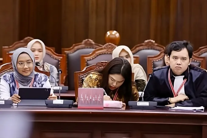 Para pemohon dan kuasa hukum Perkara Nomor 275/PUU-XXIII/2025 terkait uji materi pasal penghinaan Presiden dalam KUHP baru mengikuti sidang pemeriksaan pendahuluan di Mahkamah Konstitusi, Jakarta, Selasa (13/1/2026). ANTARA/HO-Humas MK/Ifa