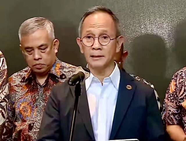 Ketua Dewan Komisioner OJK Mahendra Siregar menyatakan kebijakan ini diambil sebagai respons atas evaluasi Morgan Stanley Capital International (MSCI)