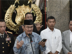 GIC Nilai Reformasi Polri Jadi Tanggung Jawab Internal Institusi Ketua Komisi Percepatan Reformasi Polri Jimly Asshiddiqie (kedua kiri) bersama anggota Idham Azis (kedua kanan), Mahfud MD (kanan), dan Kapolri Jenderal Pol Listyo Sigit Prabowo (kiri) memberikan keterangan kepada wartawan usai rapat di Bareskrim Polri, Jakarta, Senin (10/11/2025). ANTARA FOTO/Fakhri Hermansyah/bar