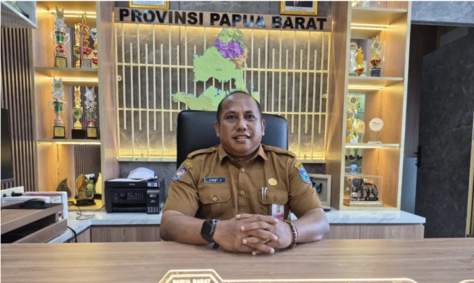 Kepala Dinas Kehutanan Provinsi Papua Barat Jimmy Walter Susanto saat ditemui awak media di Manokwari, Senin (5/1/2026). ANTARA/Fransiskus Salu Weking