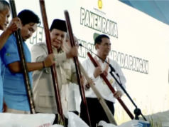 Prabowo Umumkan Indonesia Resmi Capai Swasembada Pangan Tahun 2025 Presiden Prabowo Subianto (tiga kiri) mengumumkan Indonesia resmi swasembada pangan pada tahun 2025 dalam acara panen raya di Kabupaten Karawang, Jawa Barat, Rabu (7/1/2025). ANTARA/HO-BPMI Sekretariat Presiden.