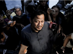 KPK Duga Ketua PBNU Aizzudin Terima Aliran Dana dari Biro Haji Khusus dalam Kasus Kuota Haji Ketua Bidang Ekonomi PBNU Aizzudin Abdurrahman alias Gus Aiz berjalan usai menjalani pemeriksaan di Gedung KPK Merah Putih, Jakarta, Selasa (13/1/2026). KPK memeriksa Aizzudin dalam kasus dugaan korupsi penentuan kuota dan penyelenggaraan ibadah Haji di Kementerian Agama (Kemenag) tahun 2023-2024 yang melibatkan mantan Menteri Agama Yaqut Cholil Qoumas. ANTARA FOTO/Muhammad Adimaja/bar/pri. (ANTARA FOTO/MUHAMMAD ADIMAJA)