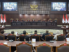 MK Tegaskan Perlindungan Wartawan: Proses Hukum Pidana-Perdata Harus Lewat Dewan Pers Mahkamah Konstitusi menggelar sidang pengucapan putusan dan/atau ketetapan di Ruang Sidang Pleno MK, Jakarta, Senin (19/1/2026). (ANTARA/Fath Putra Mulya)