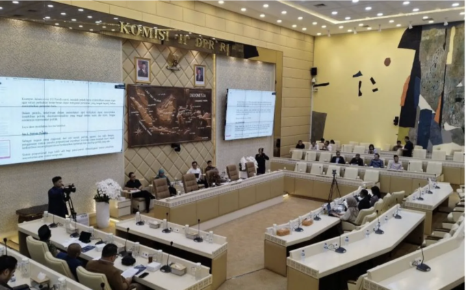Wakil Ketua Komisi II DPR RI Aria Bima saat memimpin rapat RUU Pemilu di kompleks parlemen, Jakarta, Selasa (20/1/2026). (ANTARA/Bagus Ahmad Rizaldi)