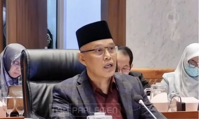Wakil Ketua Komisi I DPR RI Sukamta dalam rapat kerja DPR bersama Kementerian Komunikasi dan Digital di Kompleks Parlemen, Jakarta pada Senin (8/12/2025). (ANTARA/Farhan Arda Nugraha)
