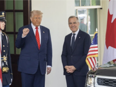 Trump Ancam Tarif 100 Persen untuk Kanada Jika Pererat Dagang dengan China Arsip foto - Presiden AS Donald Trump (dua kiri) menyambut Perdana Menteri Kanada Mark Carney (dua kanan) di Gedung Putih di Washington, D.C., Amerika Serikat (6/5/2025). ANTARA/Xinhua/Hu Yousong/aa.