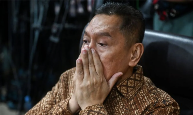 Arsip foto - Anggota DPR nonaktif Adies Kadir mengungkapkan ekspresinya saat mengikuti sidang putusan kasus dugaan pelanggaran kode etik anggota DPR nonaktif di Mahkamah Kehormatan Dewan (MKD) DPR, Kompleks Parlemen, Senayan, Jakarta, Rabu (5/11/2025). Mahkamah Kehormatan Dewan (MKD) DPR memutuskan untuk mengaktifkan kembali Adies Kadir dan Surya Utama alias Uya Kuya sebagai anggota DPR sedangkan untuk anggota DPR nonakatif Ahmad Sahroni, Nafa Urbach, dan Eko Hendro Purnomo terbukti melanggar kode etik dan menjatuhkan hukuman tambahan dengan memperpanjang masa nonaktif sebagai anggota DPR. ANTARA FOTO/Rivan Awal Lingga/tom.