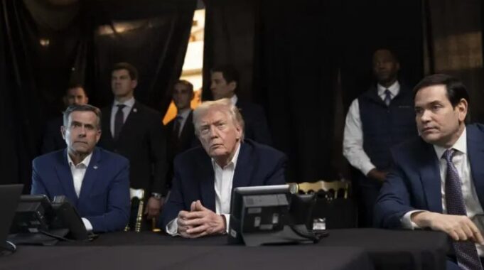 Trump menonton penyergapan melalui siaran langsung dari klubnya