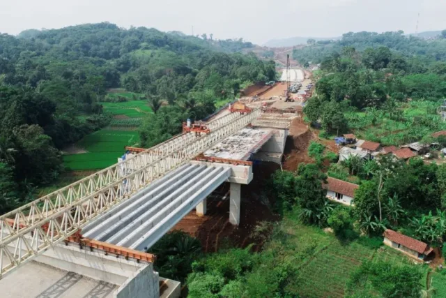 Proyek Jalan Tol Jalan Tol Bogor–Ciawi–Sukabumi (Bocimi) di Jawa Barat. (ANTARA/HO - Waskita Beton Precast Tbk)
