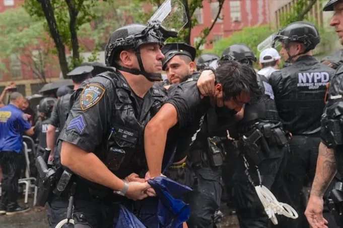 Ilustrasi penangkapan warga dalam aksi unjuk rasa di New York, Amerika Serikat. /ANTARA/Anadolu/py