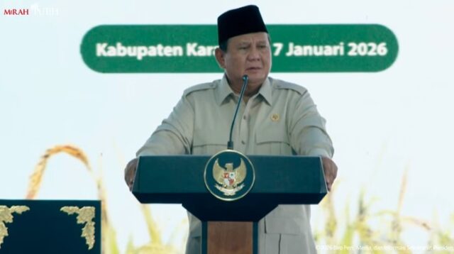 Prabowo dalam acara panen raya dan pengumuman swasembada pangan di Karawang, Jawa Barat, Rabu (7/1/2026) (dok. YouTube Sekretariat Presiden)