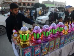 Ramadan “Kelabu” di Palestina: Gaza dan Tepi Barat Sambut Bulan Suci di Tengah Kekerasan dan Pembatasan Seorang pria menjual produk di sebuah pasar menjelang Ramadhan di Kota Gaza pada 28 Februari 2025. ANTARA/Xinhua/Rizek Abdeljawad.