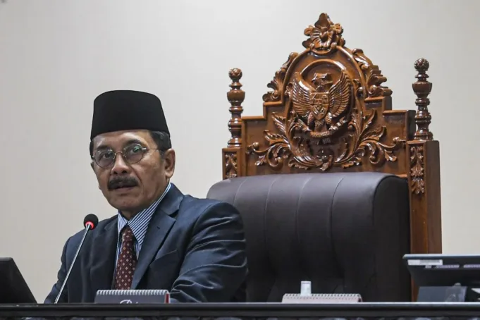Putusan-Pelanggaran-Etik-Hakim-Guntur-250424-Adm-2.jpg Arsip foto - Ketua Majelis Kehormatan Mahkamah Konstitusi (MKMK) I Dewa Gede Palguna memimpin sidang putusan terkait laporan dugaan pelanggaran kode etik yang dilakukan oleh Hakim Konstitusi M.A Guntur Hamzah di gedung Mahkamah Konstitusi, Jakarta, Kamis (25/4/2024). ANTARA FOTO/Muhammad Adimaja/aww.