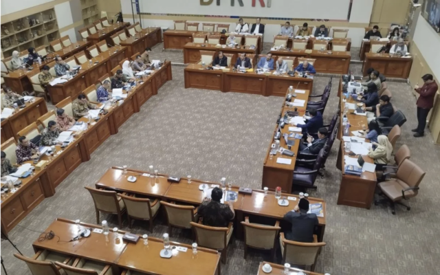 Kepala PPATK Ivan Yustiavandana saat rapat bersama Komisi III DPR RI di kompleks parlemen, Jakarta, Selasa (3/2/2026). ANTARA/Bagus Ahmad Rizaldi