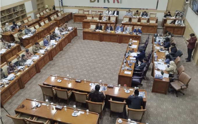 Kepala PPATK Ivan Yustiavandana saat rapat bersama Komisi III DPR RI di kompleks parlemen, Jakarta, Selasa (3/2/2026). ANTARA/Bagus Ahmad Rizaldi