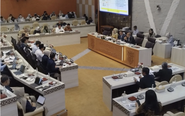 Wakil Ketua DPR RI Sufmi Dasco Ahmad memimpin rapat bersama pemerintah untuk membahas JKN PBI di kompleks parlemen, Jakarta, Senin (9/2/2026). (ANTARA/Bagus Ahmad Rizaldi)