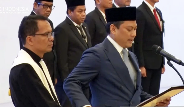 Tangkapan layar - Deputi Gubernur Bank Indonesia (BI) Periode 2026-2031 Thomas Djiwandono mengucapkan sumpah jabatannya di Gedung Mahkamah Agung, Jakarta, Senin (9/2/2026). ANTARA/Uyu Septiyati Liman/aa.