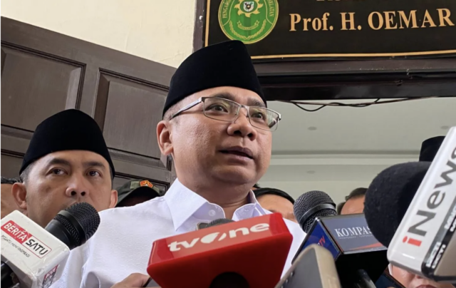 Mantan Menteri Agama Yaqut Cholil Qoumas memberikan keterangan kepada wartawan di Pengadilan Negeri Jakarta Selatan, Jakarta, Selasa (24/2/2026). ANTARA/Luthfia Miranda Putri.