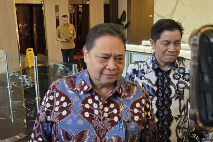 1000500999.jpg Menteri Koordinator Bidang Perekonomian Airlangga Hartarto ditemui di kantornya, Jakarta, Senin (2/3/2026). ANTARA/Bayu Saputra