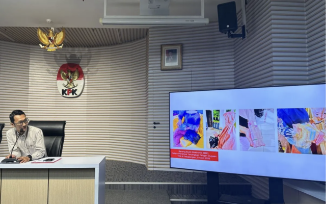 Screenshot 2026-03-05 at 9.58.48 AM Juru Bicara Komisi Pemberantasan Korupsi Budi Prasetyo memberikan keterangan mengenai barang bukti kasus dugaan korupsi terkait pengadaan jasa outsourcing atau tenaga alih daya, dan pengadaan lainnya di lingkungan Pemerintah Kabupaten Pekalongan tahun anggaran 2023-2026, di Gedung Merah Putih KPK, Jakarta, Rabu (4/3/2026). ANTARA/Rio Feisal