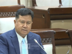 Calon Komisioner OJK Dorong Program KPR Nasional Dukung Target 3 Juta Rumah Calon anggota Dewan Komisioner (DK) Otoritas Jasa Keuangan (OJK) Agus Sugiarto memaparkan materi dalam uji kelayakan dan kepatutan di hadapan Komisi XI DPR RI di Jakarta, Rabu (11/03/2026). (ANTARA/ Muhammad Heriyanto)