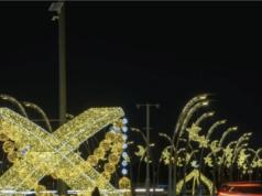 Qatar Kecam Serangan Israel ke Ladang Gas South Pars Seorang warga menyaksikan lampu hias yang terpasang di pinggir jalan Doha, Qatar, Jumat (27/2/2026). Lampu hias dengan beragam bentuk itu terpasang di berbagai sudut Kota Doha selama bulan Ramadhan. ANTARA FOTO/Xinhua/Nikku/tom.