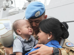 Satu Prajurit TNI Tewas di Lebanon, Tiga Terluka Akibat Serangan Artileri Israel Personel TNI AL dari Satuan Tugas Maritime Task Force (MTF) TNI Kontingen Garuda XXVIII-P/UNIFIL memeluk istri dan anaknya usai turun dari KRI Sultan Iskandar Muda-367 setibanya di Koarmada II, Surabaya, Jawa Timur, Sabtu (7/2/2026). Kapal perang Korvet kelas Sigma di bawah komando Letkol Laut (P) Anugerah Annurullah selaku Dansatgas MTF TNI Konga XXVIII-P/UNIFIL yang membawa 120 personel TNI AL itu telah kembali ke Surabaya setelah melaksanakan misi perdamaian PBB di Lebanon. ANTARA FOTO/Didik Suhartono/bar