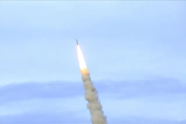 ilustrasi-rudal-Iran.jpg Ilustrasi peluru kendali (rudal) Iran meluncur menuju sasaran target. /ANTARA/Anadolu/py (Anadolu)