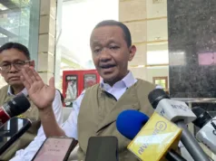 Bahlil: Indonesia Buka Peluang Impor Minyak dari Rusia hingga AS di Tengah Gejolak Timur Tengah Menteri Energi dan Sumber Daya Mineral (ESDM) Bahlil Lahadalia menjawab pertanyaan wartawan di Kantor Kementerian ESDM, Jakarta, Selasa (17/3/2026). (ANTARA/Shofi Ayudiana)