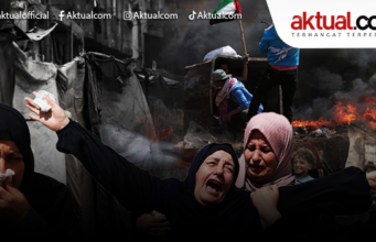 Penjajahan di Palestina Terus Terjadi, Zionis Rampas Rumah Palestina di Yerusalem Timur Warga Palestina terlihat di antara puing-puing di dalam kamp pengungsi Shati di sebelah barat Kota Gaza, 24 November 2025. ANTARA/Xinhua/Rizek Abdeljawad