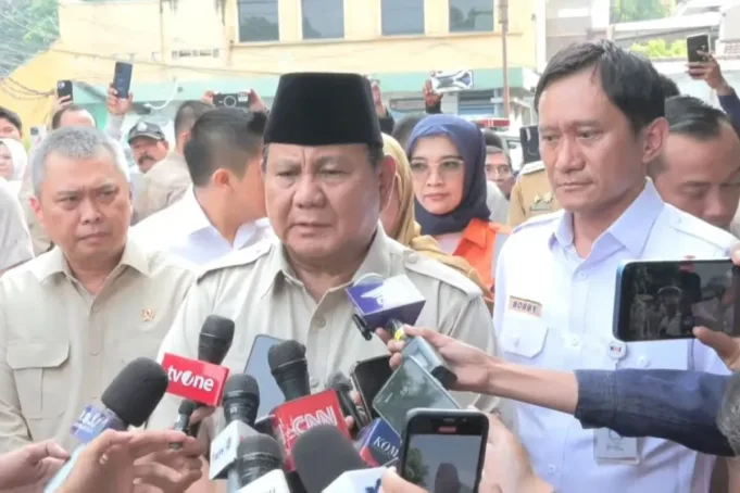 Tangkapan layar - Presiden Prabowo memberikan pernyataan pers usai menjenguk korban insiden tubrukan Kereta Api (KA) Argo Bromo dengan gerbong Commuter Line (KRL) yang saat ini dirawat di RSUD Bekasi, Kota Bekasi, Jawa Barat, Selasa (28/4/2026). (ANTARA/Youtube Sekretariat Presiden)