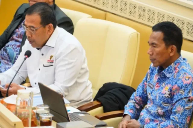 Ketua Ombudsman RI Mokhammad Najih (kiri) dalam Rapat Dengar Pendapat (RDP) dengan Komisi II DPR RI di Jakarta, Selasa (31/3/2026). ANTARA/HO-Ombudsman RI