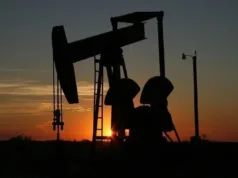 AS Siapkan Strategi Baru Perketat Sanksi terhadap Rusia dan Iran di Tengah Ketegangan Global Ilustrasi ladang minyak bumi. /ANTARA/Anadolu/py.