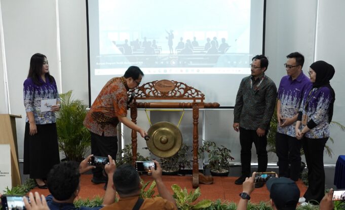 Mendiktisaintek Brian Yuliarto 2