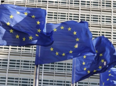 Uni Eropa Kritik UU Hukuman Mati Israel, Dinilai Diskriminatif dan Kemunduran Serius Arsip - Bendera Uni Eropa terlihat di depan kantor pusat Komisi Eropa di Brussel, Belgia (23/5/2025). (ANTARA/Xinhua/Zhao Dingzhe/aa)