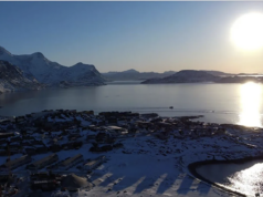 AS Bidik Tiga Pangkalan Militer di Greenland, Perluas Kehadiran Strategis di Arktik Arsip foto - Pemandangan udara jalanan Nuuk, ibu kota Greenland, yang tampak tenang setelah badai pernyataan Presiden AS Donald Trump mengenai niatnya untuk mengambil alih wilayah Denmark tersebut mereda pada 27 Januari 2026. Terlepas dari ketenangan diplomatik, penduduk Greenland bersikeras bahwa mereka tidak menginginkan kendali AS atas pulau itu, maupun penerapan kebijakan anti-imigran AS. ANTARA/Ahmet Abbasi/Anadolu/pri.