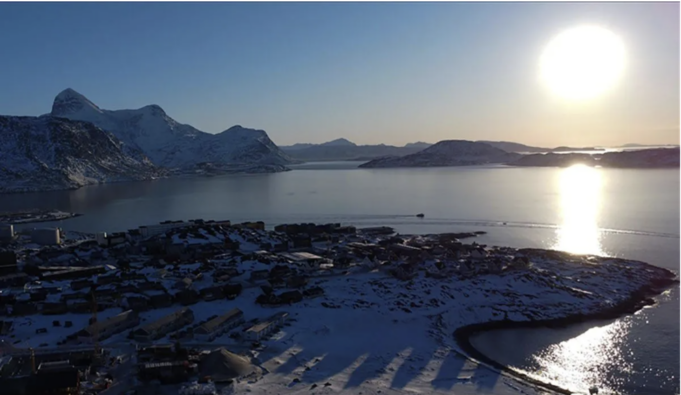 Arsip foto - Pemandangan udara jalanan Nuuk, ibu kota Greenland, yang tampak tenang setelah badai pernyataan Presiden AS Donald Trump mengenai niatnya untuk mengambil alih wilayah Denmark tersebut mereda pada 27 Januari 2026. Terlepas dari ketenangan diplomatik, penduduk Greenland bersikeras bahwa mereka tidak menginginkan kendali AS atas pulau itu, maupun penerapan kebijakan anti-imigran AS. ANTARA/Ahmet Abbasi/Anadolu/pri.