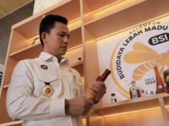 1.265 Kopdes Merah Putih di Sumbar Berbadan Hukum, 954 Sudah Kantongi NIB Arsip-Pengunjung melihat produk Kopdes Merah Putih madu kelulut di Kota Padang, Sumatera Barat. ANTARA/Muhammad Zulfikar