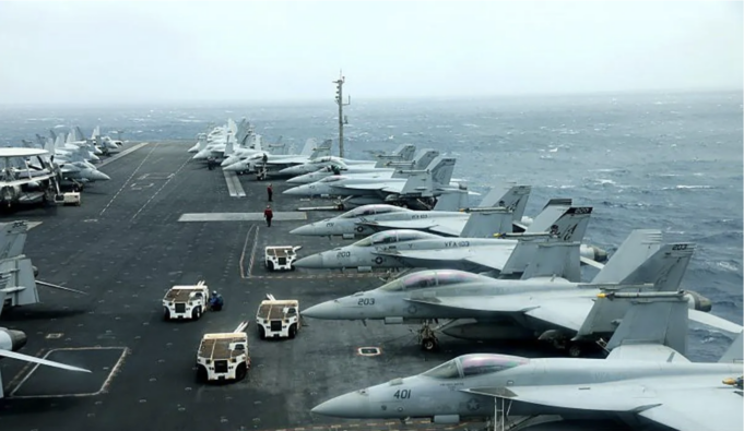 Screenshot 2026-04-07 at 9.50.51 AM Ilustrasi - Jet-jet tempur F/A-18F disiagakan di atas kapal induk milik Amerika Serikat, USS Abraham Lincoln, di Teluk Oman dekat Selat Hormuz, Senin (15/7/2019). ANTARA/REUTERS/Ahmed Jadallah/aa.