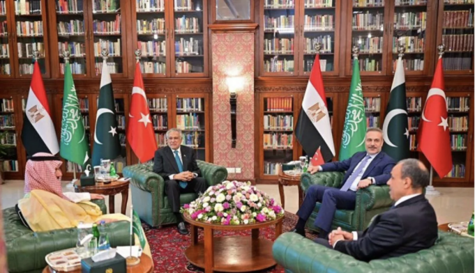 Screenshot 2026-04-08 at 10.26.25 AM Arsip foto - Menteri Luar Negeri Arab Saudi Faisal bin Farhan Al Saud (kiri), Wakil Perdana Menteri dan Menteri Luar Negeri Pakistan Mohammad Ishaq Dar (dua kiri), Menteri Luar Negeri Turki Hakan Fidan (dua kanan) dan Menteri Luar Negeri Mesir Badr Abdelatty mengadakan pertemuan inisiatif untuk menjadi tuan rumah pembicaraan perdamaian antara Amerika Serikat dan Iran di Islamabad, Pakistan Minggu (29/3/2026). ANTARA/Xinhua/HO-Kementerian Luar Negeri Pakistan/aa.