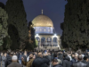 Al Aqsa Kembali Dibuka Usai 40 Hari Ditutup, Ribuan Jemaah Salat Subuh Umat Islam Palestina berkumpul untuk memasuki Masjid Al-Aqsa saat dibuka kembali untuk ibadah di Kota Tua Yerusalem Timur, Kamis (9/4/2026). (ANTARA FOTO/Anadolu Agency/Mostafa Alkharouf/nym)