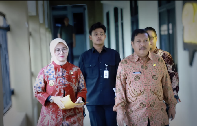 Screenshot 2026-04-14 at 10.19.27 AM Wakil Walikota Pangkalpinang (Kiri), Dessy Ayutrisna bersama Walikota Pangkalpinang (Kanan), H. Saparudin. Aktual/DOK PEMKOT PANGKALPINANG