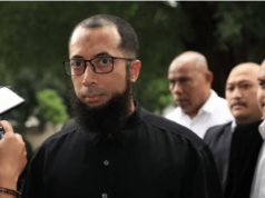 SOROTAN: Bongkar Jejaring Kuota Haji demi Keadilan Jemaah Pemilik agensi perjalanan haji PT Zahra Oto Mandiri atau Uhud Tour Khalid Basalamah berjalan untuk menjalani pemeriksaan di gedung Merah Putih KPK, Jakarta, Selasa (9/9/2025). KPK memeriksa Khalid Basalamah sebagai saksi kasus dugaan korupsi penentuan kuota dan penyelenggaraan ibadah haji pada Kementerian Agama tahun 2023â2024. ANTARA FOTO/Reno Esnir/foc.