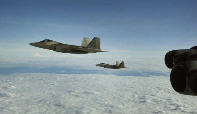 Ilustrasi - Pesawat jet temput siluman Lockheed Martin F-22 Raptor milik Angkatan Udara Amerika Serikat. (ANTARA/Xinhua/aa)