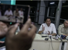 Korban Tewas Kecelakaan Kereta di Bekasi Timur Bertambah Jadi 7 Orang, Evakuasi Berlangsung 8 Jam Menteri Perhubungan Dudy Purwagandhi (kanan) bersama Direktur Utama PT Kereta Api Indonesia (Persero) Booby Rasyidin (kedua kanan) menyampaikan keterangan pers terkait kecelakaan antara KRL Commuterline dengan KA Argo Bromo Anggrek relasi Gambir-Surabaya Pasar Turi di Stasiun Bekasi Timur, Bekasi, Jawa Barat, Selasa (28/4/2026) dini hari. ANTARA FOTO/Darryl Ramadhan/sgd