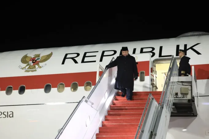 UTA_6994.jpeg Presiden RI Prabowo Subianto sebagai bagian agenda diplomatik tiba di Paris, Prancis, Senin (13/4/2026) malam. ANTARA/HO-Bakom RI