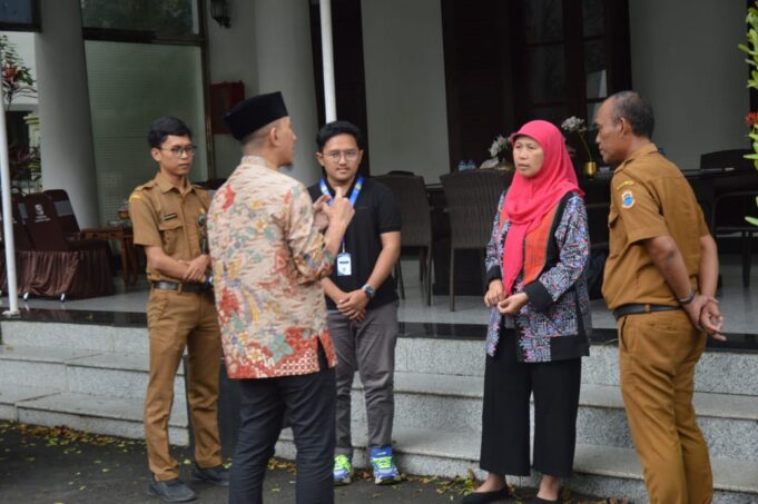 WhatsApp Image 2026-04-08 at 07.01.50 Bupati Lebak Hasbi Asyidiki Jayabaya di Dampingi Kepala Dinas Pertanian Ketika Menerima Audensi Perwakilan Akademisi IPB