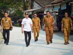 Pembangunan Betonisasi Jalan Aweh-Lewidamar,Bupati Lebak Pastikan Kualitas Bagus Tahan Lama Bupati Lebak Mochamad Hasbi Aayidiki Jayabaya Didampingi Kepala Dinas dan Kepala Bidang (PUPR) Melaksanakan Monitoring Pengecoran Jalan Aweh-Lewidamar