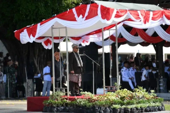 Menteri Pendidikan Dasar dan Menengah (Mendikdasmen) Abdul Mu'ti menyampaikan amanat dalam upacara Peringatan Hari Pendidikan Nasional (Hardiknas) 2026 di Taman Blambangan, Kabupaten Banyuwangi, Provinsi Jawa Timur pada Sabtu (2/5/2026). ANTARA/HO-Humas Kemendikdasmen